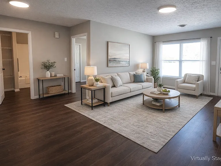 Royal Oaks Apartments — Photo 3