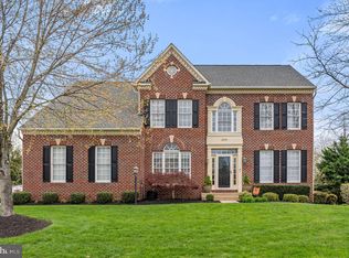 13592 Heritage Farms Dr, Gainesville, VA 20155