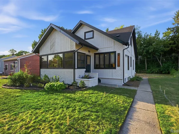 23043 Francis St, Saint Clair Shores, MI 48082