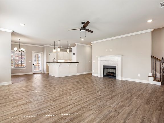 4th image of 511 Oak Run Ln