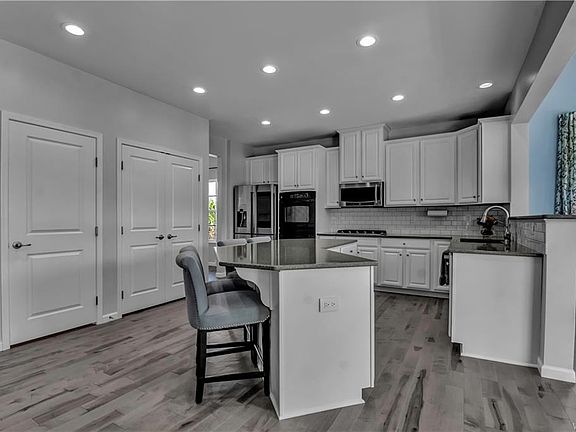 3rd image of 5886 Monaghan Ln