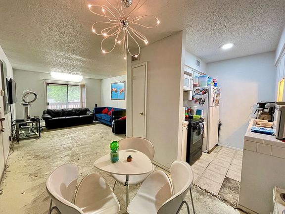 3rd image of 4859 Cedar Springs Rd APT 332