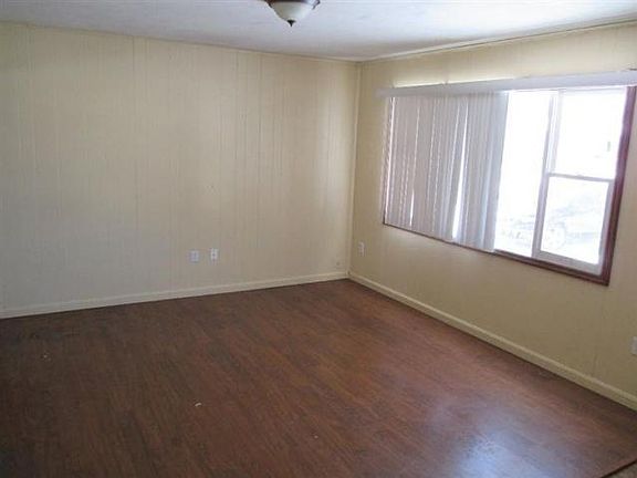 4th image of 305 Marchmont Dr