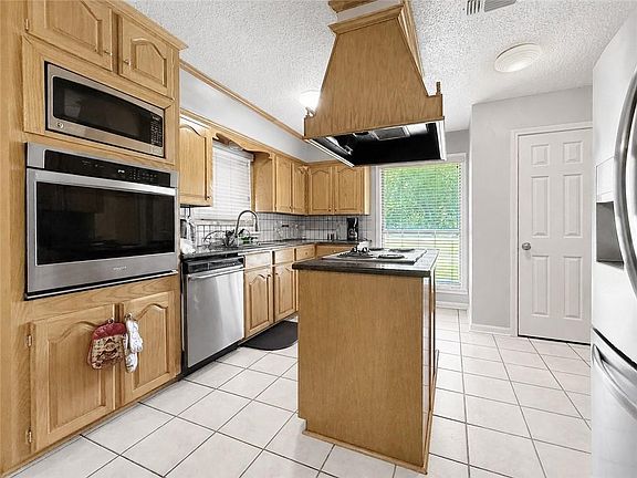 3rd image of 576 Kateland Rd