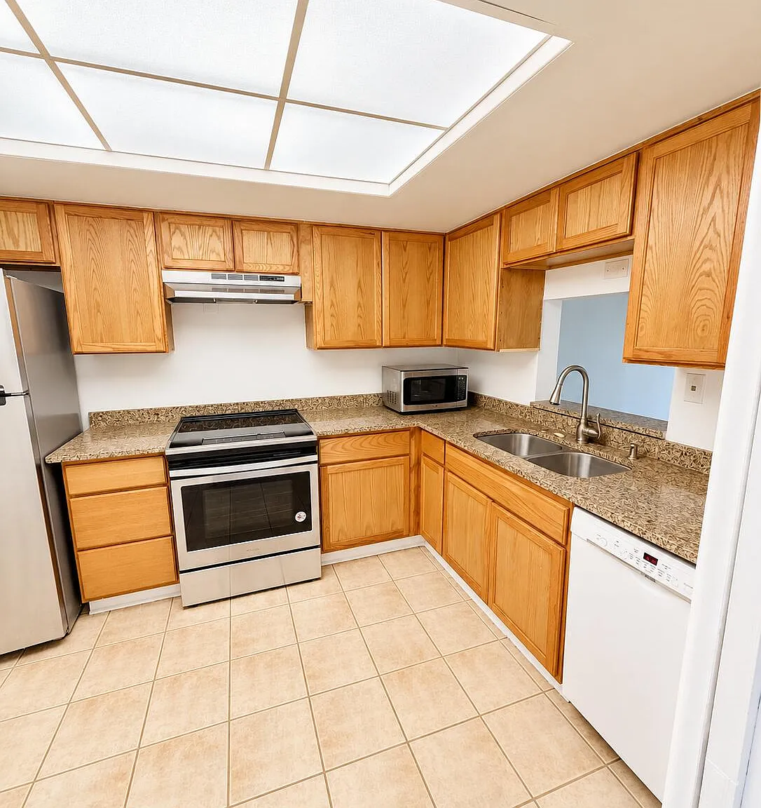 2 bed, 1.5 bath, 1014 sqft, $1,350 — Photo 3