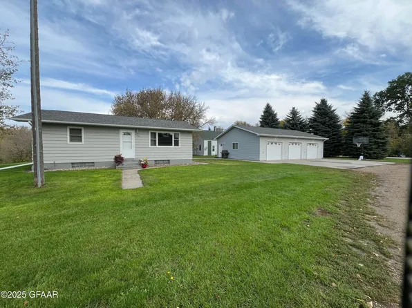 916 7th St, Manvel, ND 58256