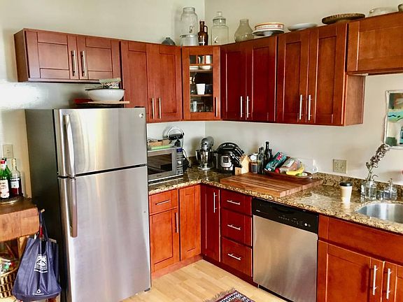 5th image of 379 Frederick St APT 1