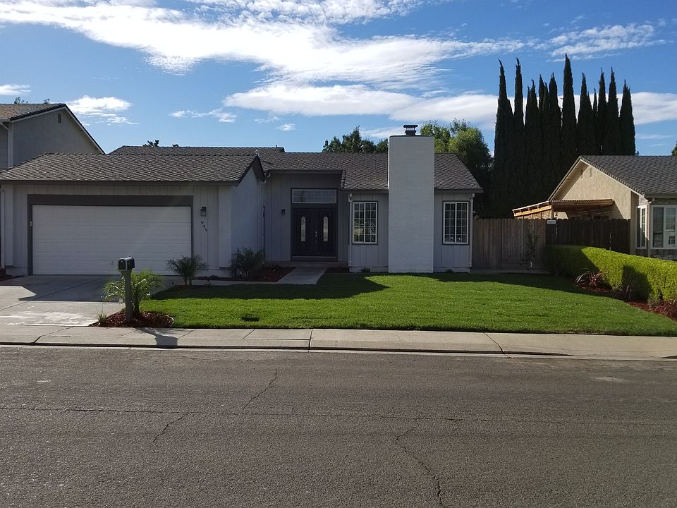 1st image of 949 Kapareil Dr