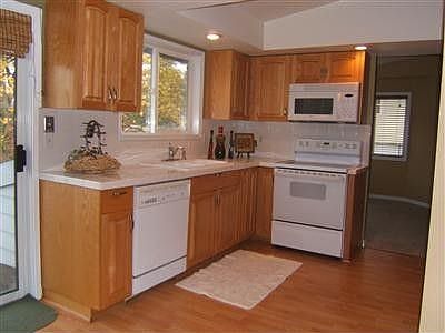 4th image of 1917 Dumas Cir NE