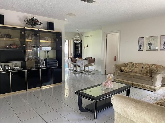 3rd image of 736 Wood Ln