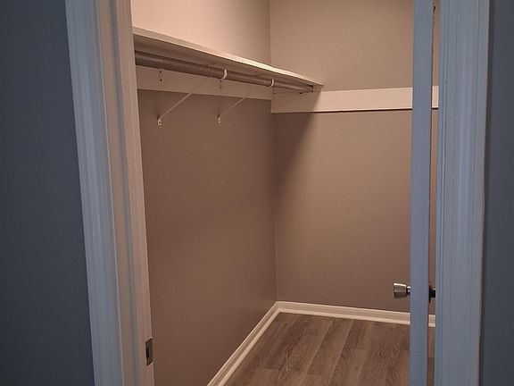 5th image of 2756 Merle St