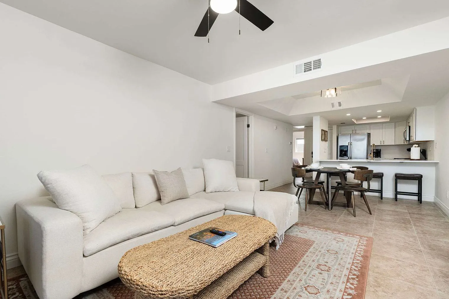 2 bed, 2.0 bath, 1097 sqft, $3,021 — Photo 3