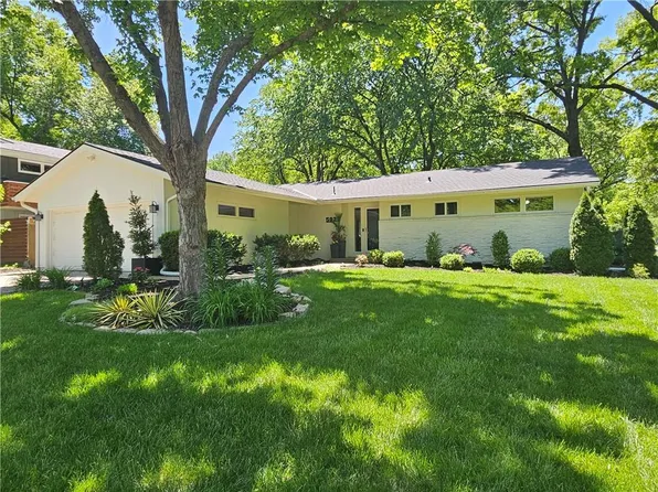5929 W 78th St, Prairie Village, KS 66208