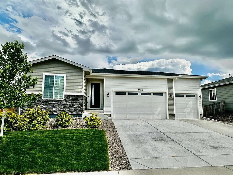 3983 Castle Vista Dr — Photo 2