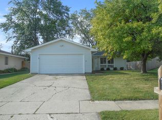 1127 Highbury Dr, Elgin, IL 60120