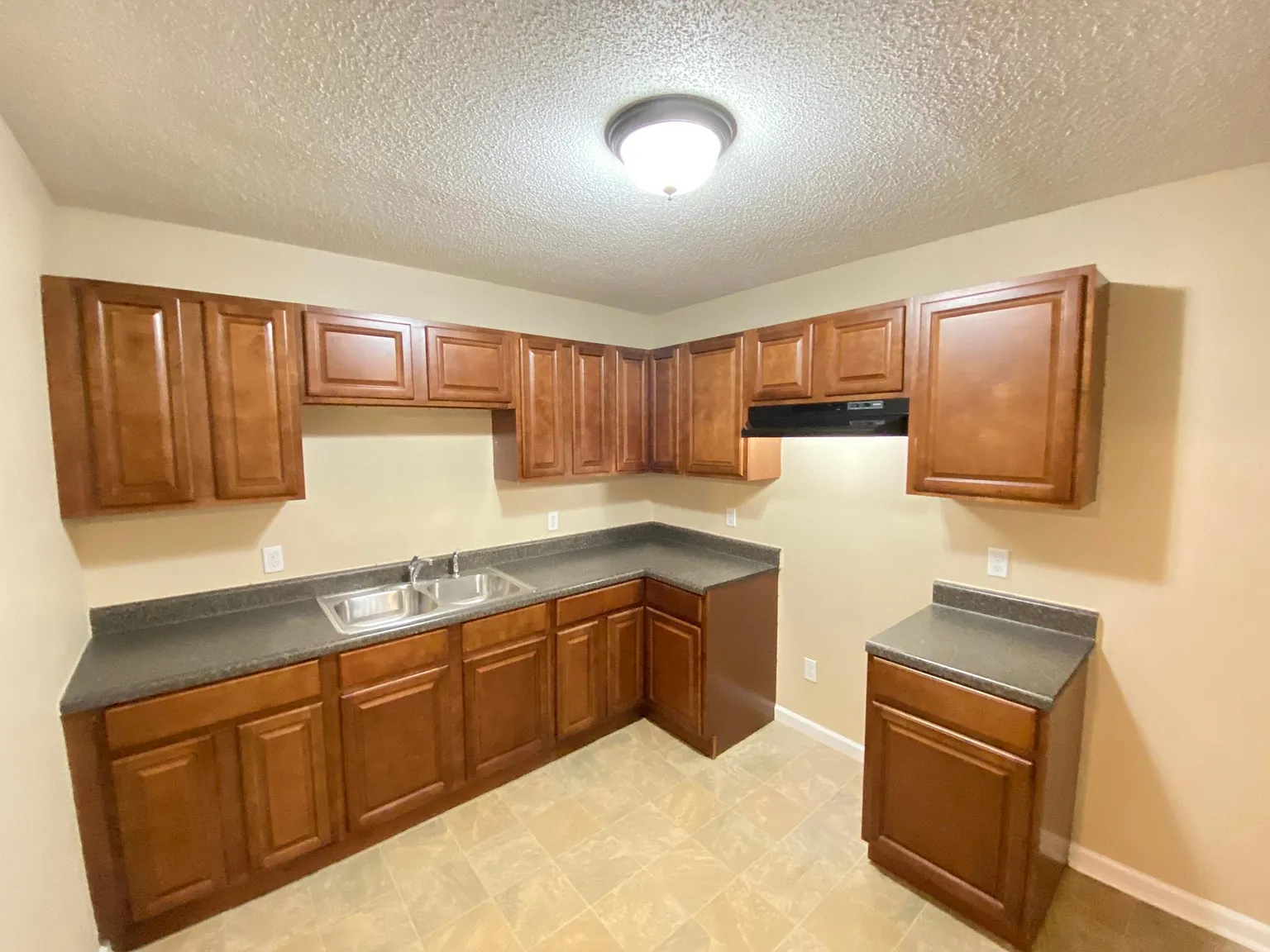4 bed, 1482 sqft, $1,265 — Photo 3