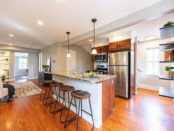 5th image of 137-139 Thorndike St #2