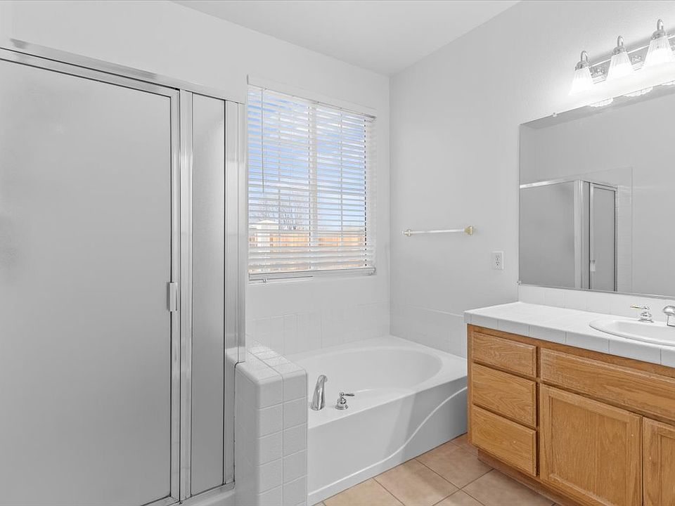 1st image of 2435 Venezia Dr