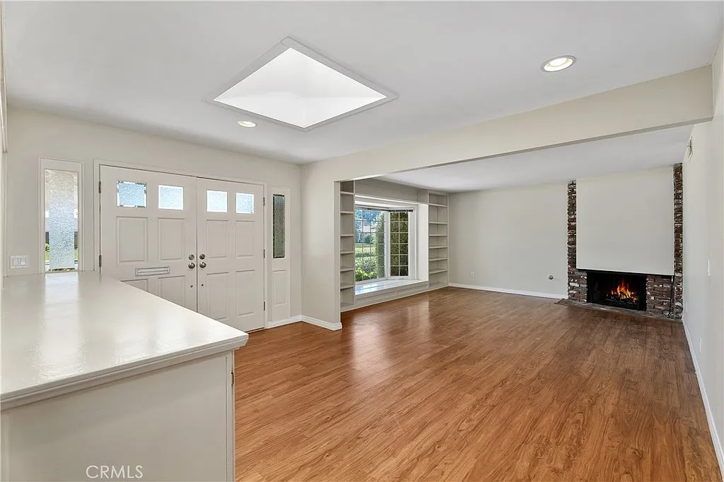 3 bed, 1693 sqft, $4,100 — Photo 2