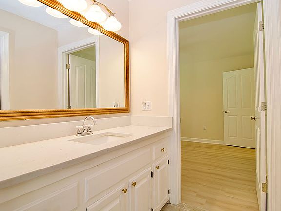 3rd image of 2816 Briar Cir