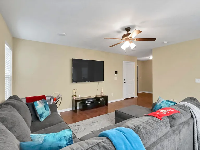 220 Wainwright Dr — Photo 13