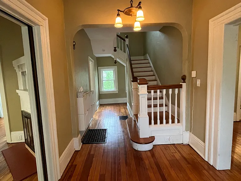 166 S French Broad Ave — Photo 1