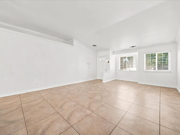 8408 Silver Run Way — Photo 5