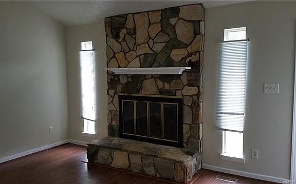4th image of 7824 Park Vista Cres