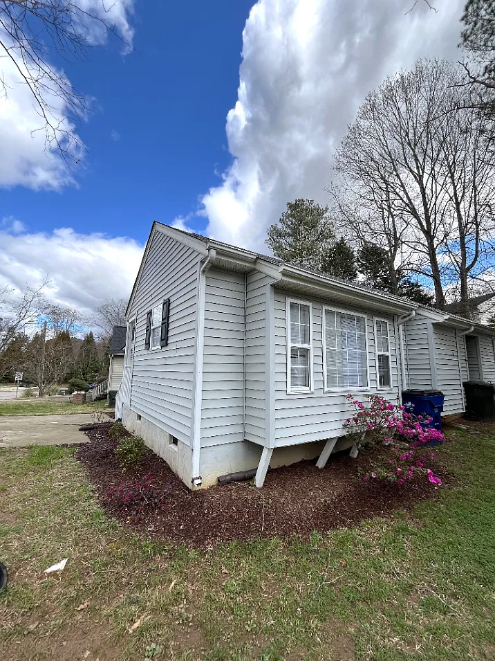 Building Photo - 2637 Sierra Dr