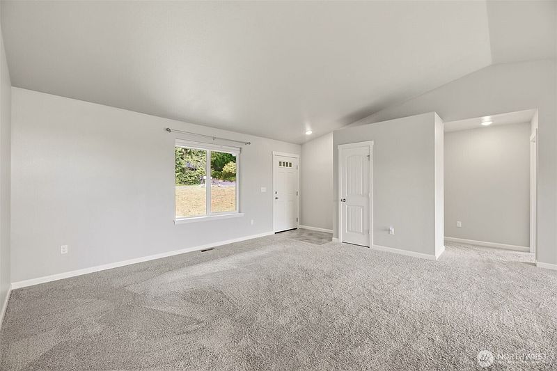 5th image of 183 Rainier Lane