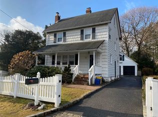 15 1st St, Syosset, NY 11791