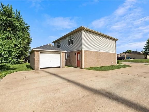 4th image of 3301 SW Victoria Pl APT 1
