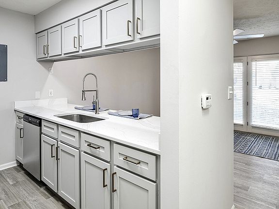 4th image of 510 Surfside Dr #113