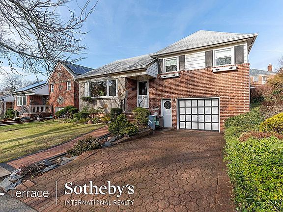 2nd image of 6521 Cromwell Cres
