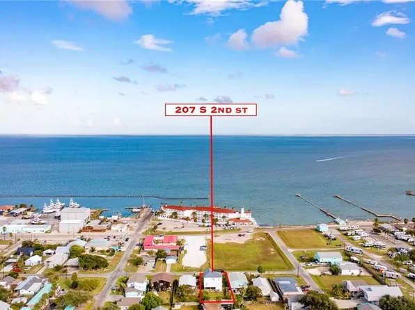 207 S 2nd St, Rockport, TX 78382