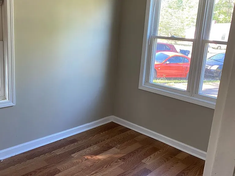 11 Avenue A — Photo 10