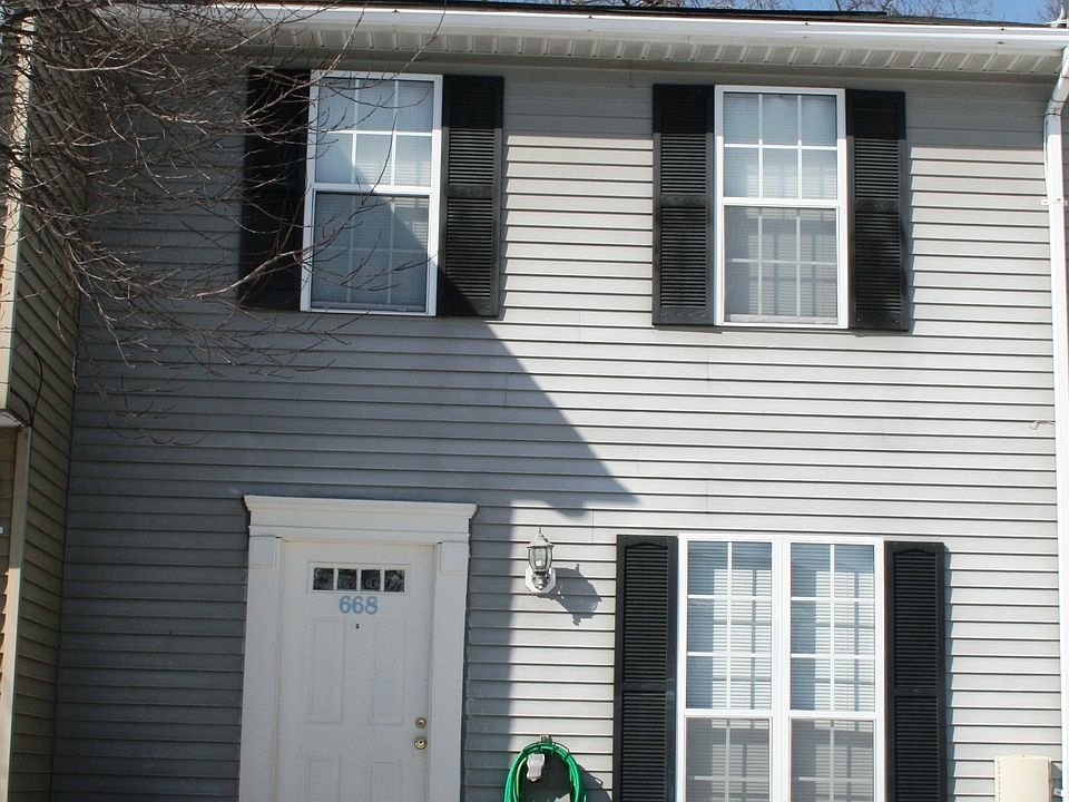 1st image of 668 Paddle Wheel Ct W