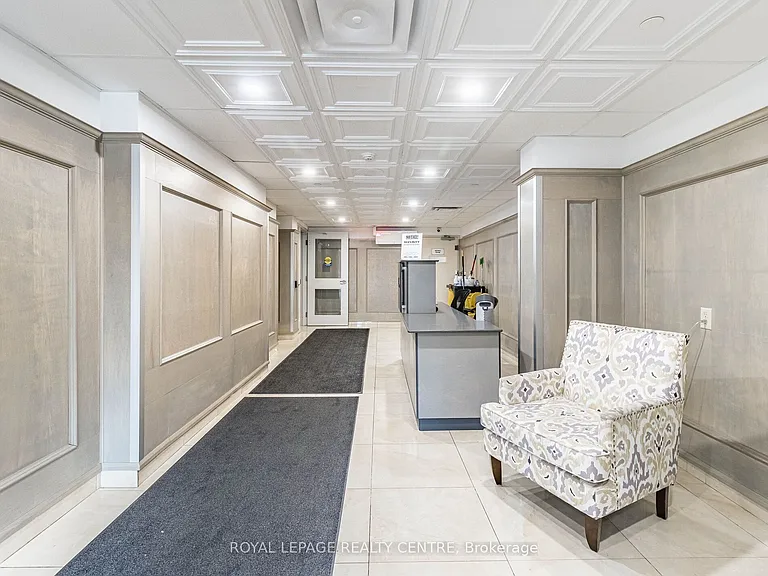 25 Fairview Rd W #807 — Photo 3