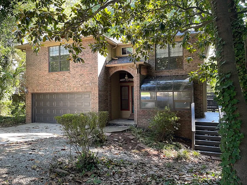 1300 Barkwood Pl — Photo 2