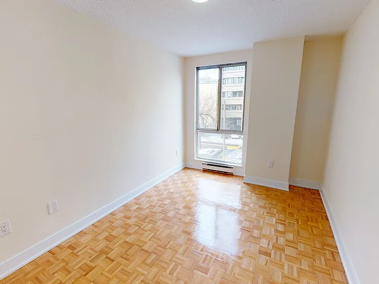 25 Wellesley St W — Photo 48