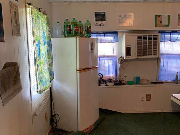 5th image of 202 Hanselman Ave