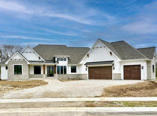 298 River Oaks Cir, Delafield, WI 53018