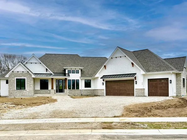 298 River Oaks CIRCLE, Delafield, WI 53018