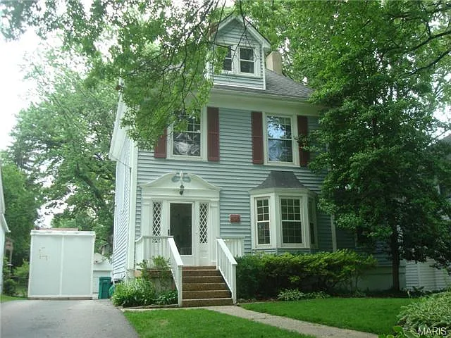425 Newport Ave photo 1