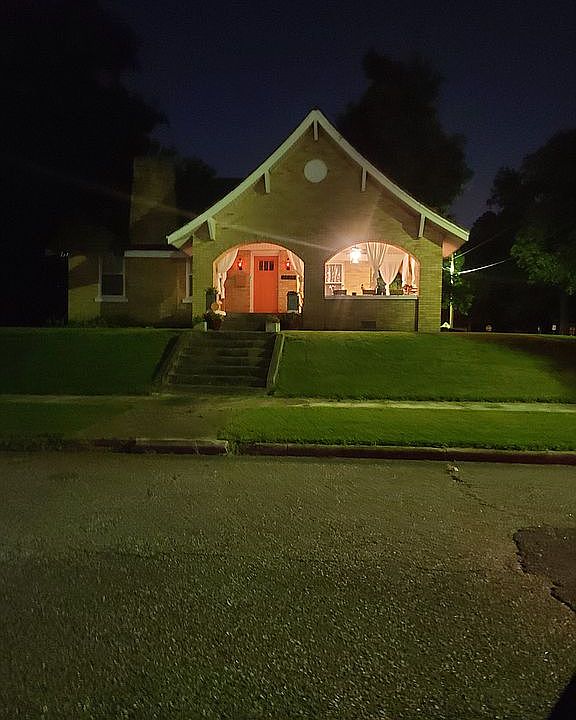 1st image of 1121 S Laurel St