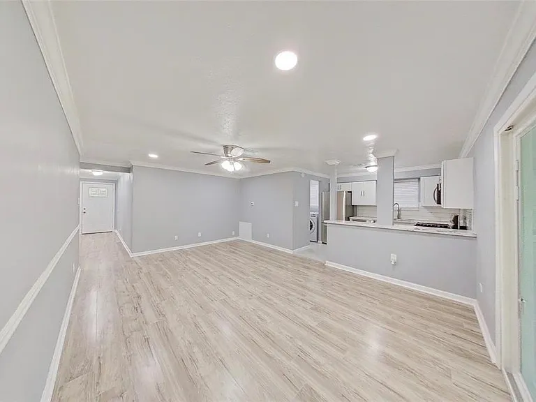 4002 Prudence Dr — Photo 3