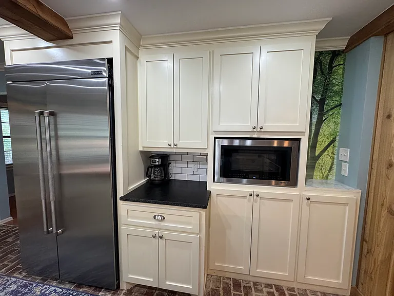 425 E Seneca St — Photo 27