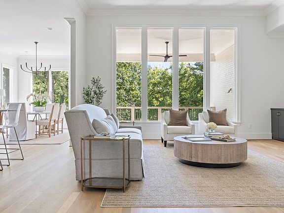 4th image of 909 Viridian Way