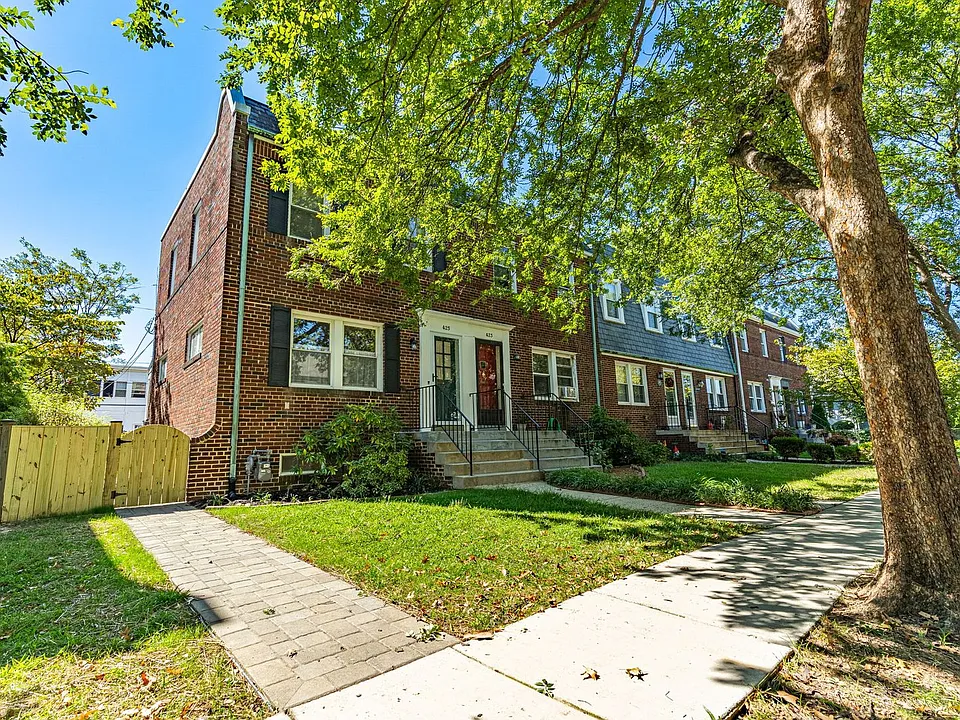 425 E Luray Ave