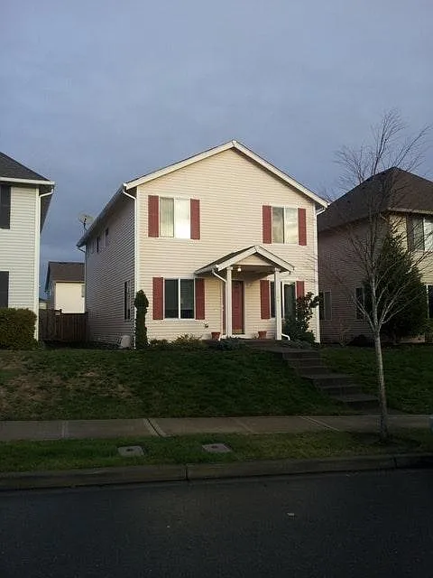4 bed, 2.5 bath, 1800 sqft, $2,695 — Photo 1